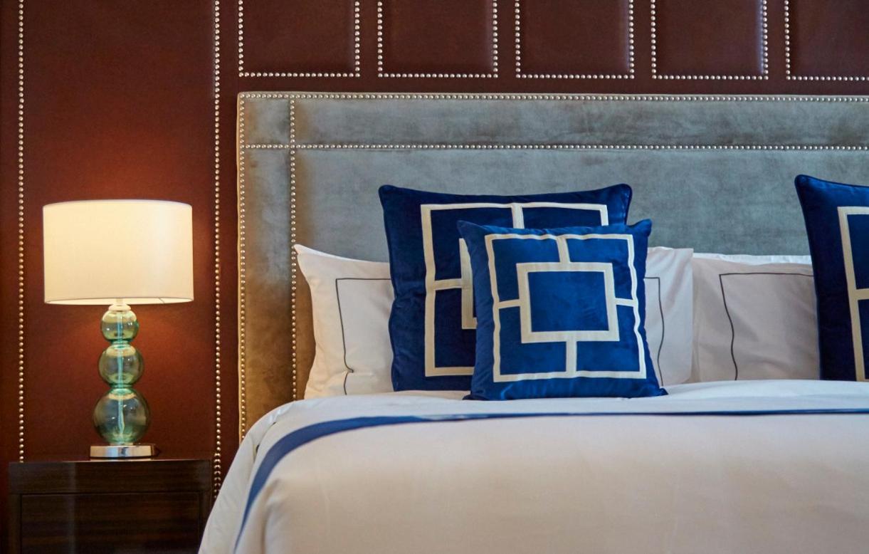 The Face Style Hotel Kuala Lumpur Kültér fotó A bed with a headboard