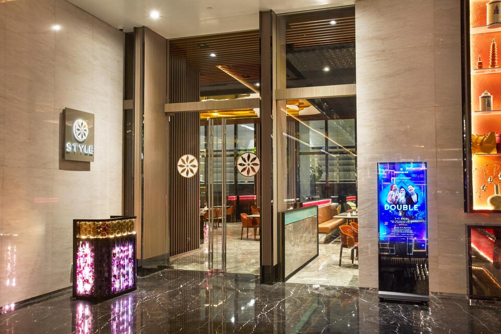 The Face Style Hotel Kuala Lumpur Kültér fotó Entrance of Double Club